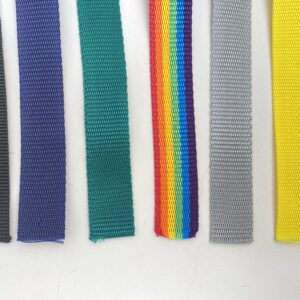 Nylonbånd i flere forskellige farver og tykkelser