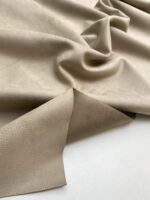 Calfskin - Imiteret kalveskind i genanvendt polyester, i farven Taupe farvenummer 37