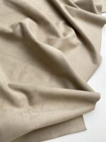 Calfskin - Imiteret kalveskind i genanvendt polyester, i farven Taupe farvenummer 37