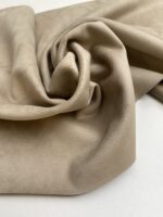 Calfskin - Imiteret kalveskind i genanvendt polyester, i farven Taupe farvenummer 37